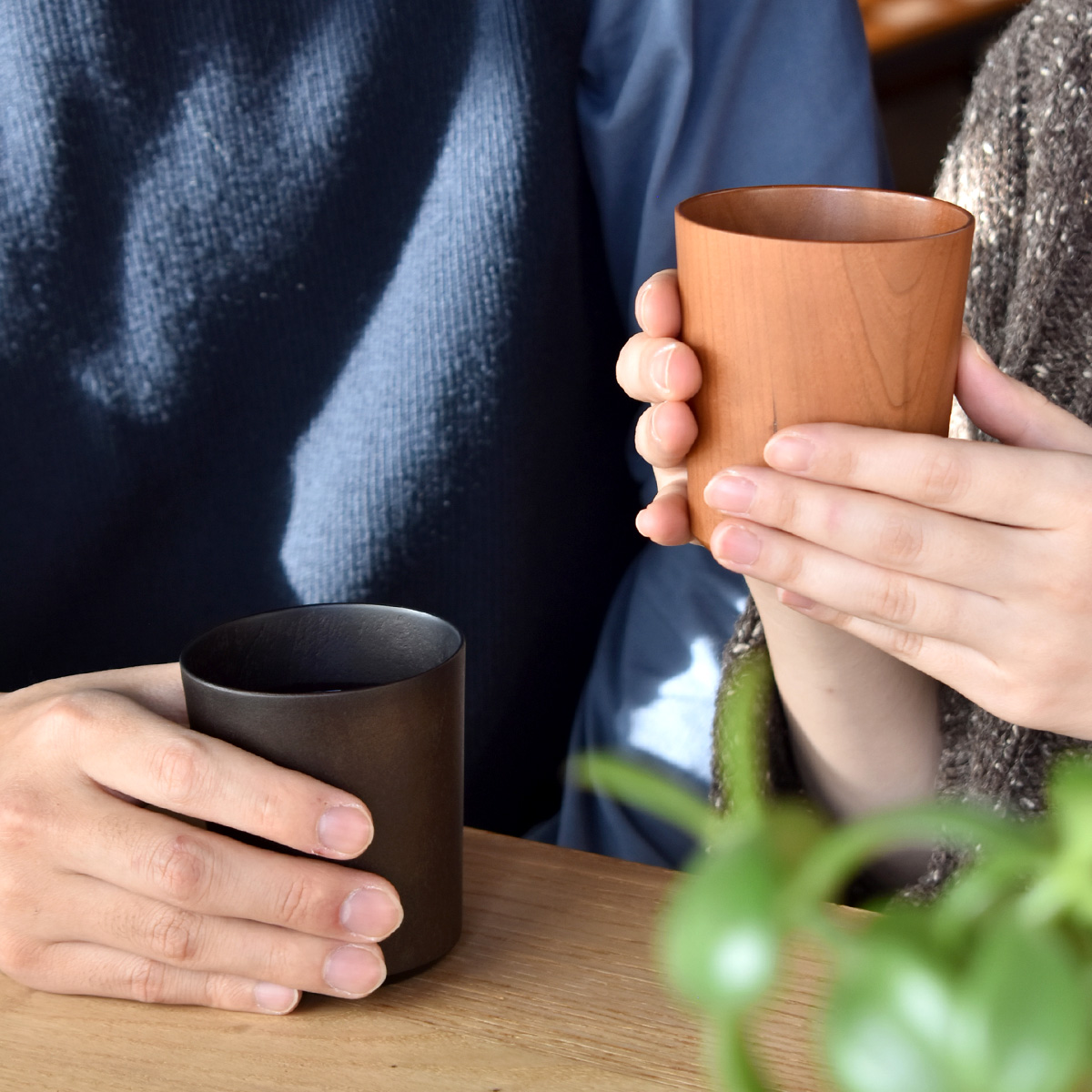 2人で美味しいお酒を飲んでペアカップ