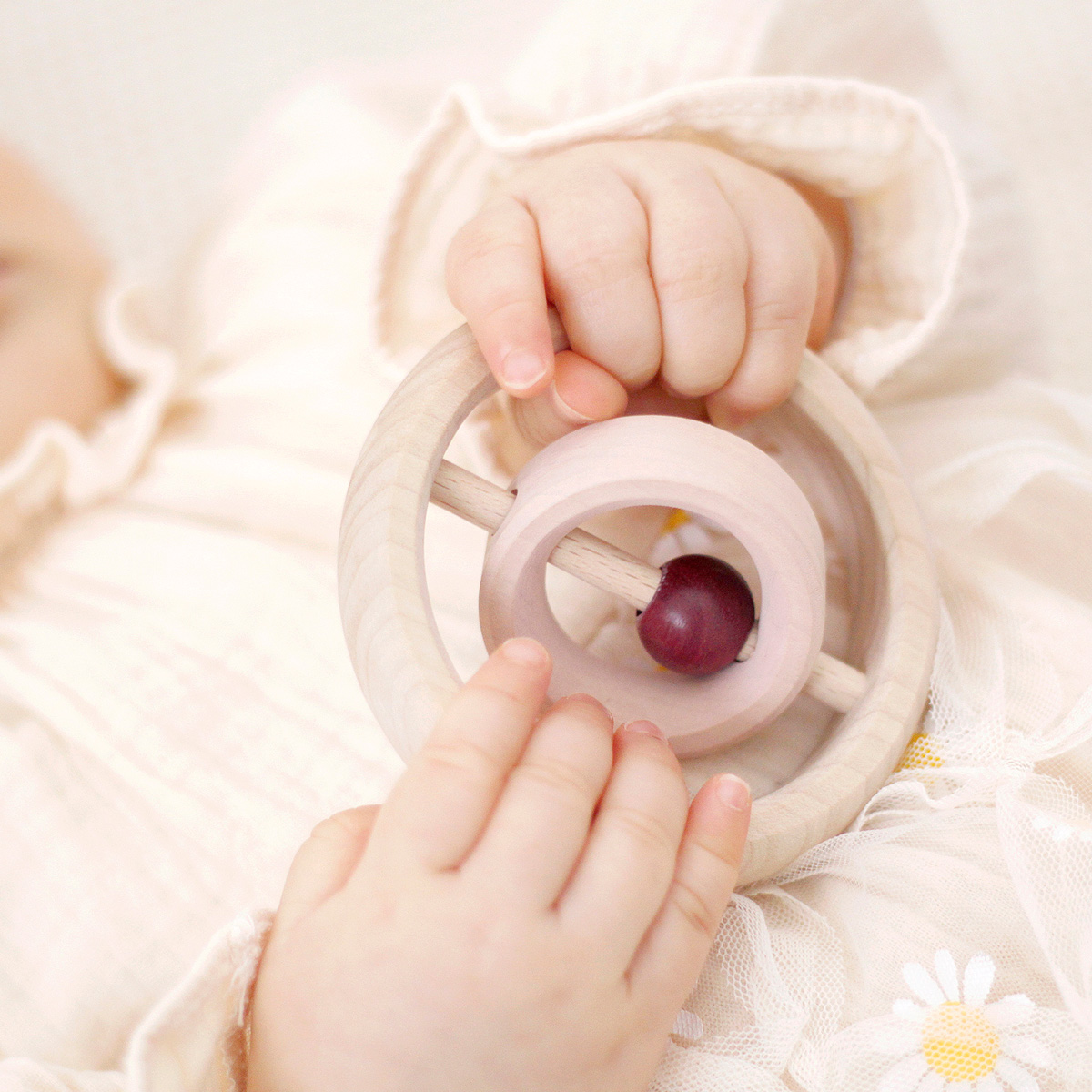 子どもが生まれた夫婦におすすめ　木製おもちゃ