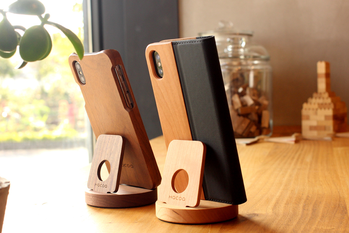 汎用性高い木製スマートフォンスタンド