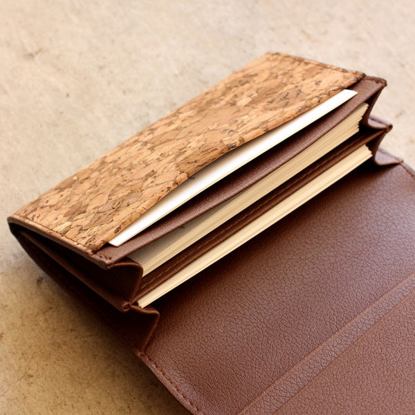 収納力抜群の名刺入れ・カードケース「CONNIE Business Card Case」