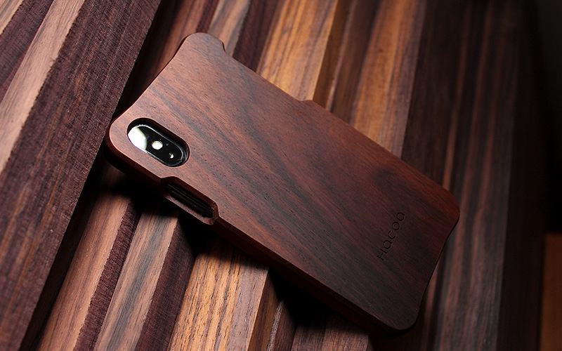 手作り感を活かした無垢のiPhone XS/X用木製アイフォンケース