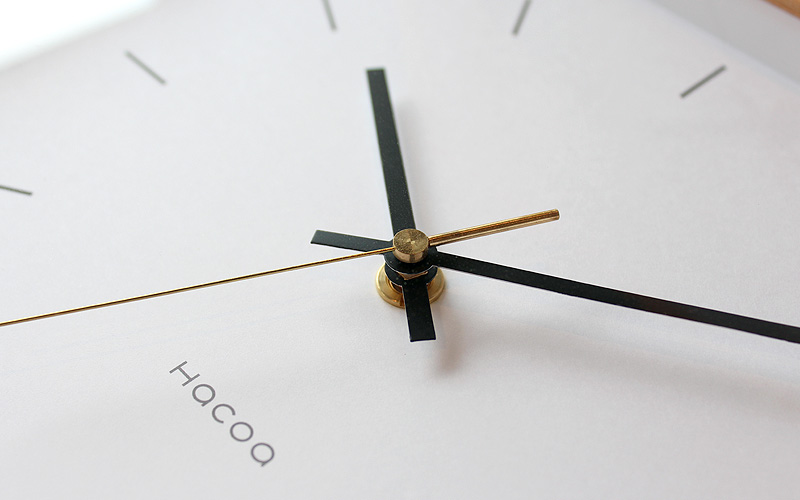 天然木の風合いを楽しめるおしゃれでシンプルな時計「Frame Clock」