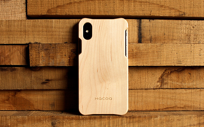 手作り感を活かした無垢のiPhone XS/X用木製アイフォンケース