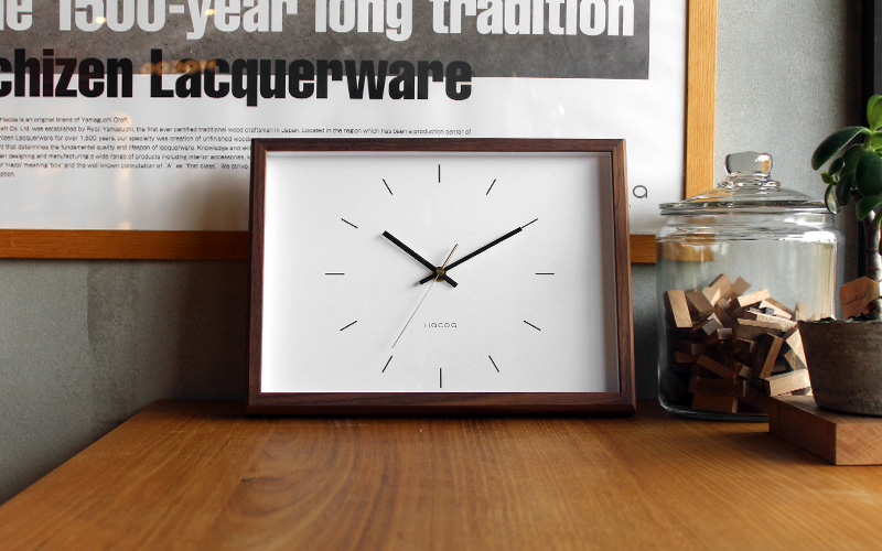 天然木の風合いを楽しめるおしゃれでシンプルな時計「Frame Clock」