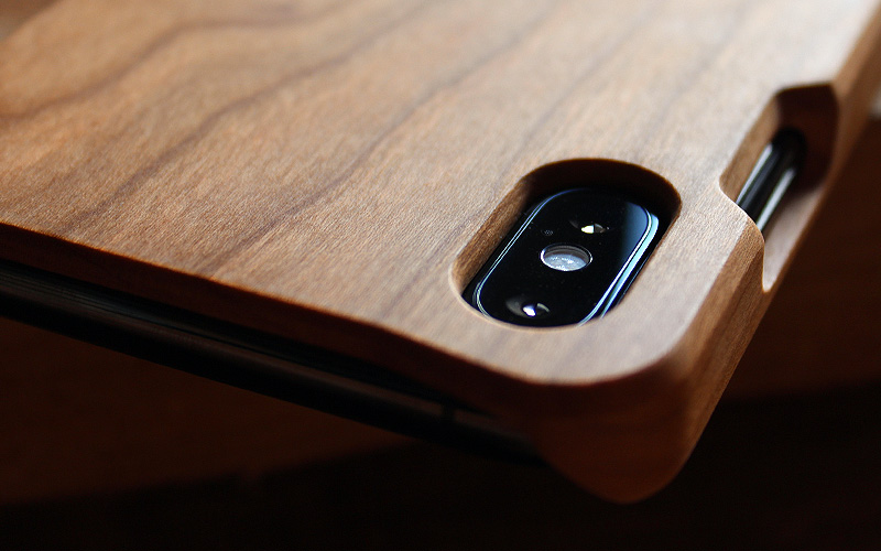 手触り感を活かしたiPhone XS Max用木製ケース