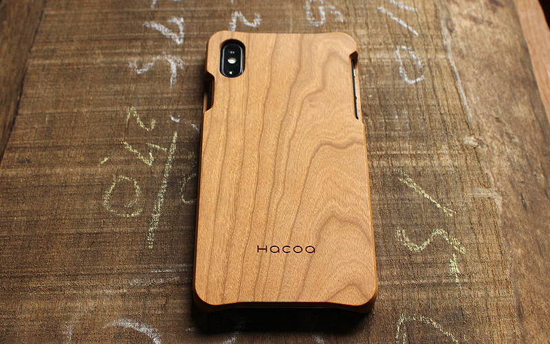 木を削り出して作った木製iPhone XS Max用ケース。