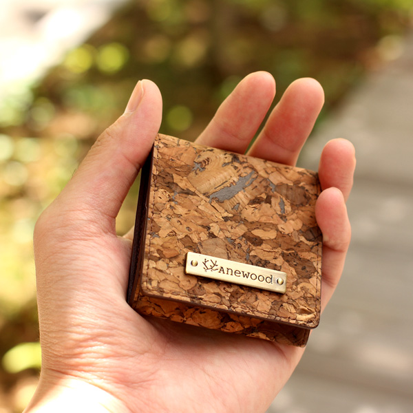 コンパクトなコインケース・小銭入れ「CONNIE Square Coin Purse」