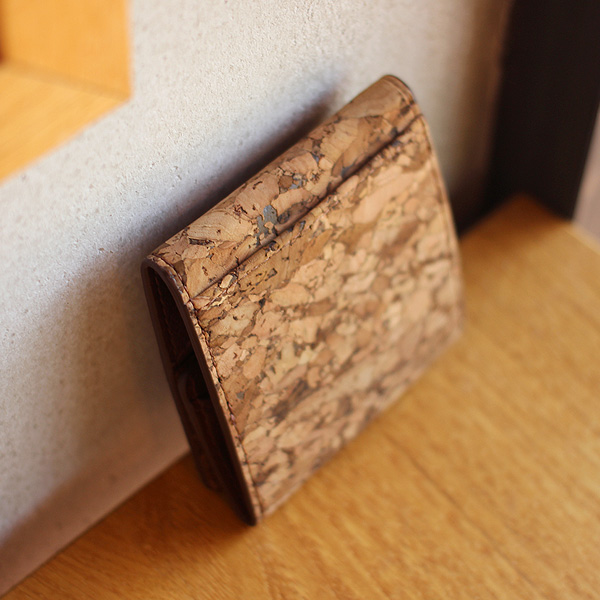 コンパクトなコインケース・小銭入れ「CONNIE Square Coin Purse」