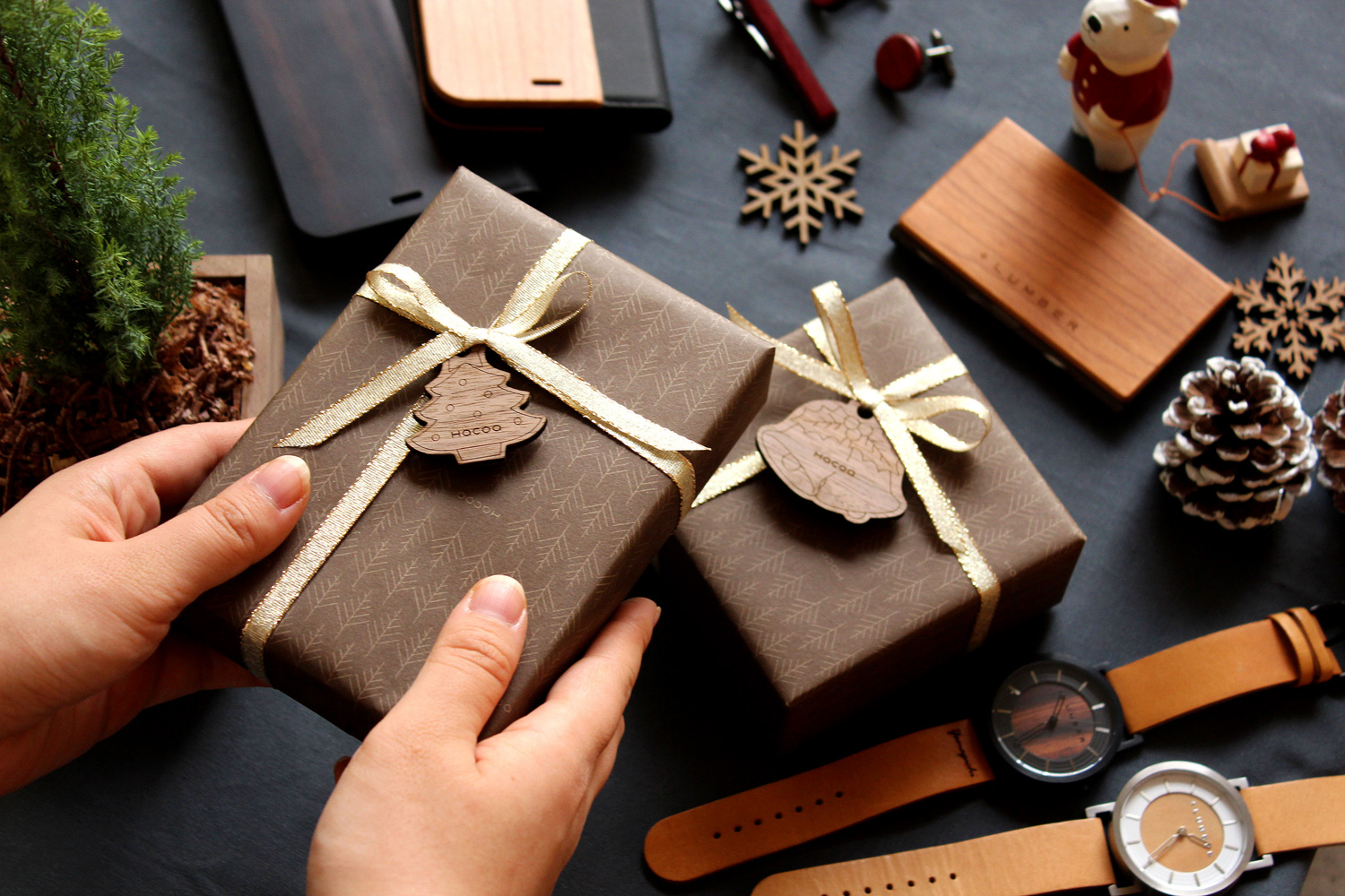 クリスマス限定木製チャーム付ラッピング受付中