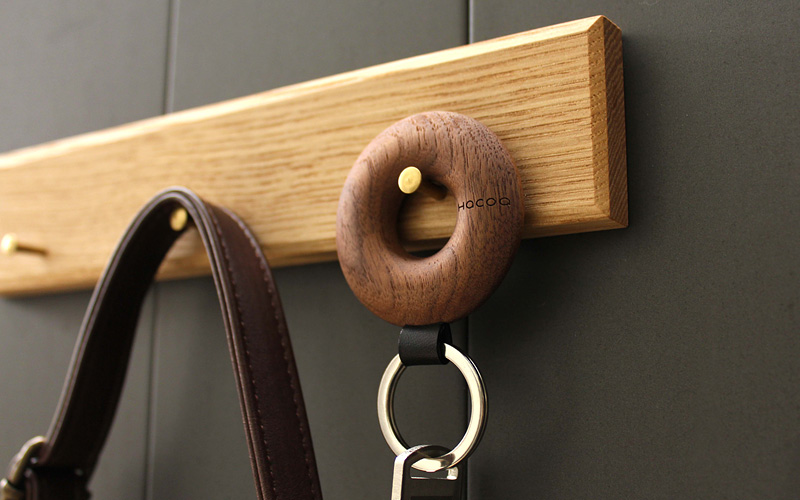 【名入れ可】指に馴染む輪っか型のおしゃれな木製キーホルダー「Keyholder Hoop」