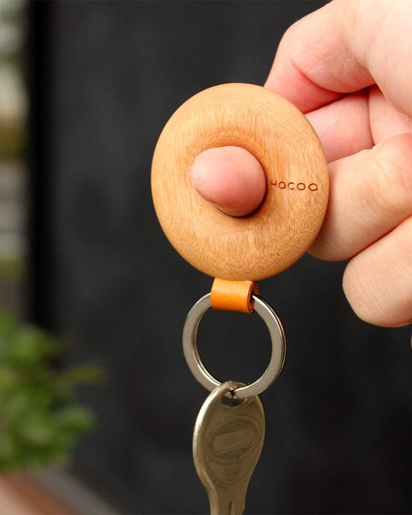 【名入れ可】指に馴染む輪っか型のおしゃれな木製キーホルダー「Keyholder Hoop」