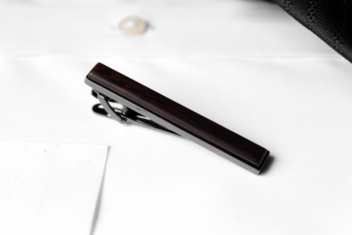 本物の木を組み合わせた木製ネクタイピン「TIE PINS（黒檀）」