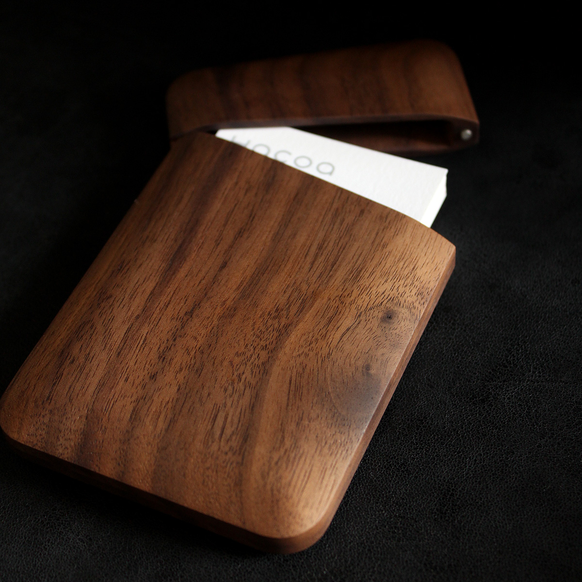 おしゃれで美しいデザインの木製名刺入れ「Card Case Gentle」