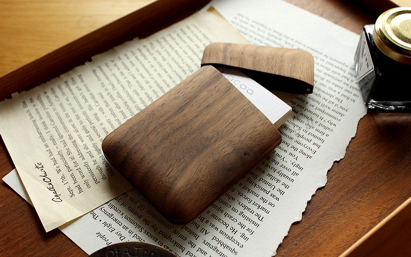 おしゃれで美しいデザインの木製名刺入れ「Card Case Gentle」