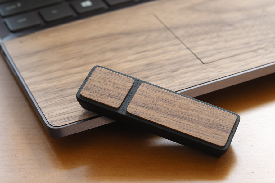 日本HPとのコラボ、木製USBメモリ「favo(ファーボ)」