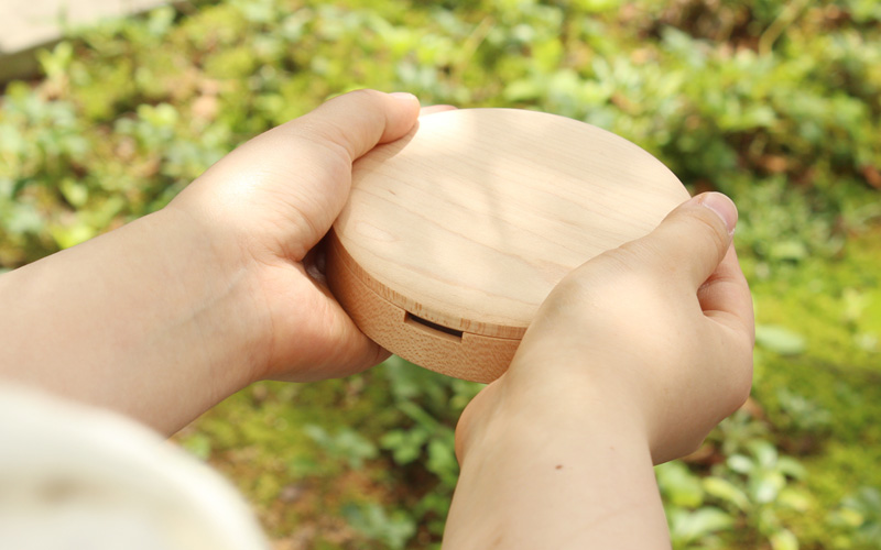 出産祝い・入学祝い・誕生日ギフトに、名入れができる木製乳歯ケース「Baby Teeth Box」
