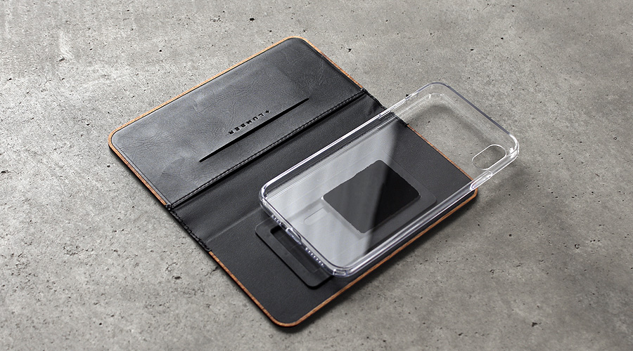 機種を選ばない手帳型の木製マルチスマートフォンケース