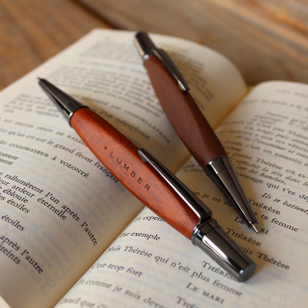 銘木をプラスしたボールペン「TRIANGLE BODY BALLPOINT PEN」