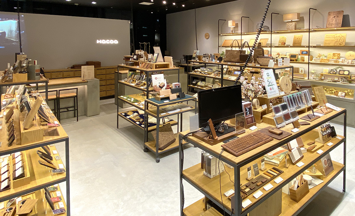 東急プラザ銀座、木製デザイン雑貨店