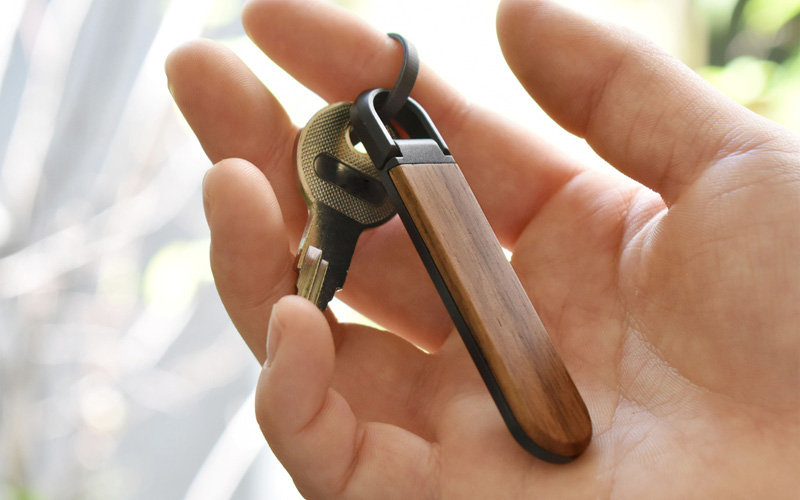 「KEYHOLDER MAG」鍵の居場所を作るマグネット付き木製キーホルダー/北欧風/名入れ可能
