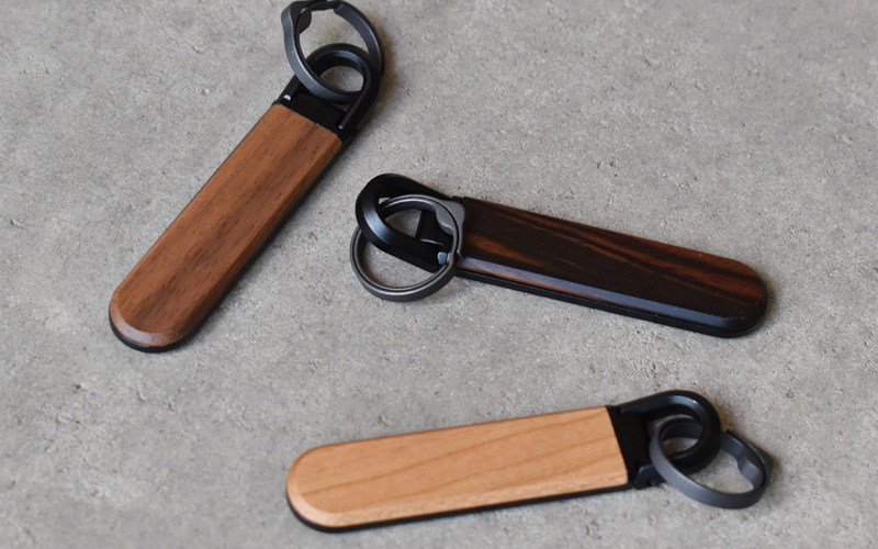 「KEYHOLDER MAG」鍵の居場所を作るマグネット付き木製キーホルダー/北欧風/名入れ可能