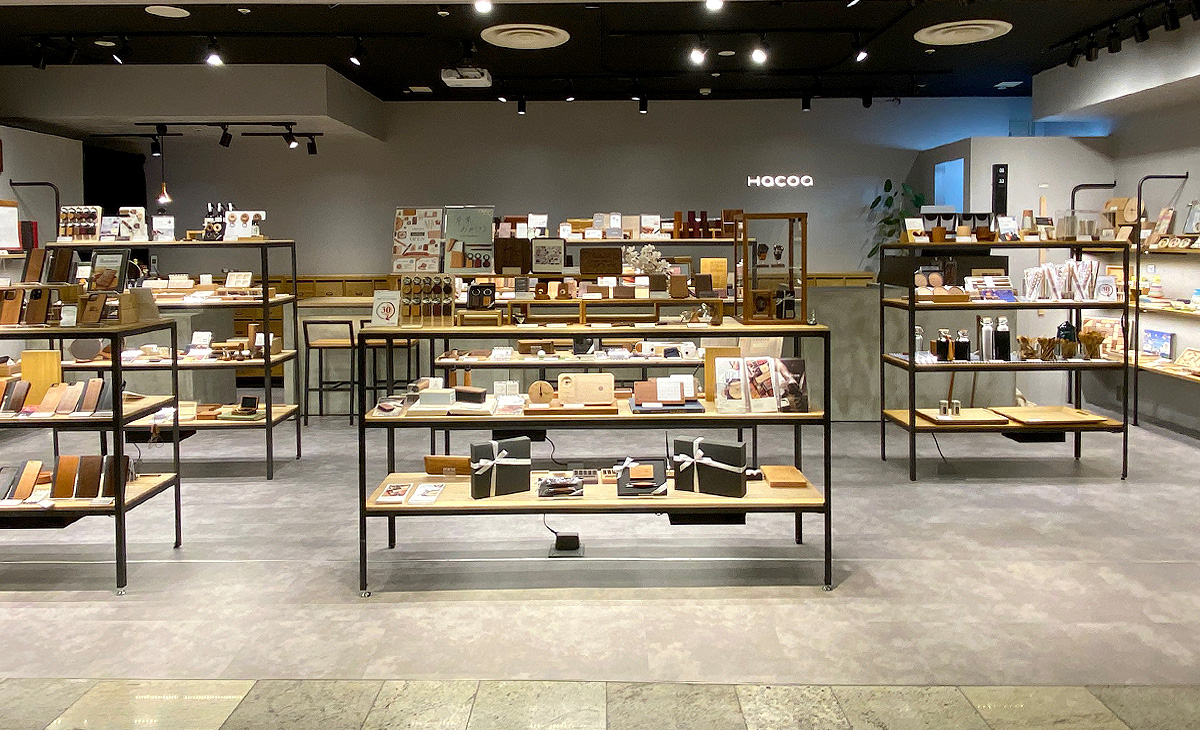 横浜ジョイナス　木製デザイン雑貨ギフトショップ