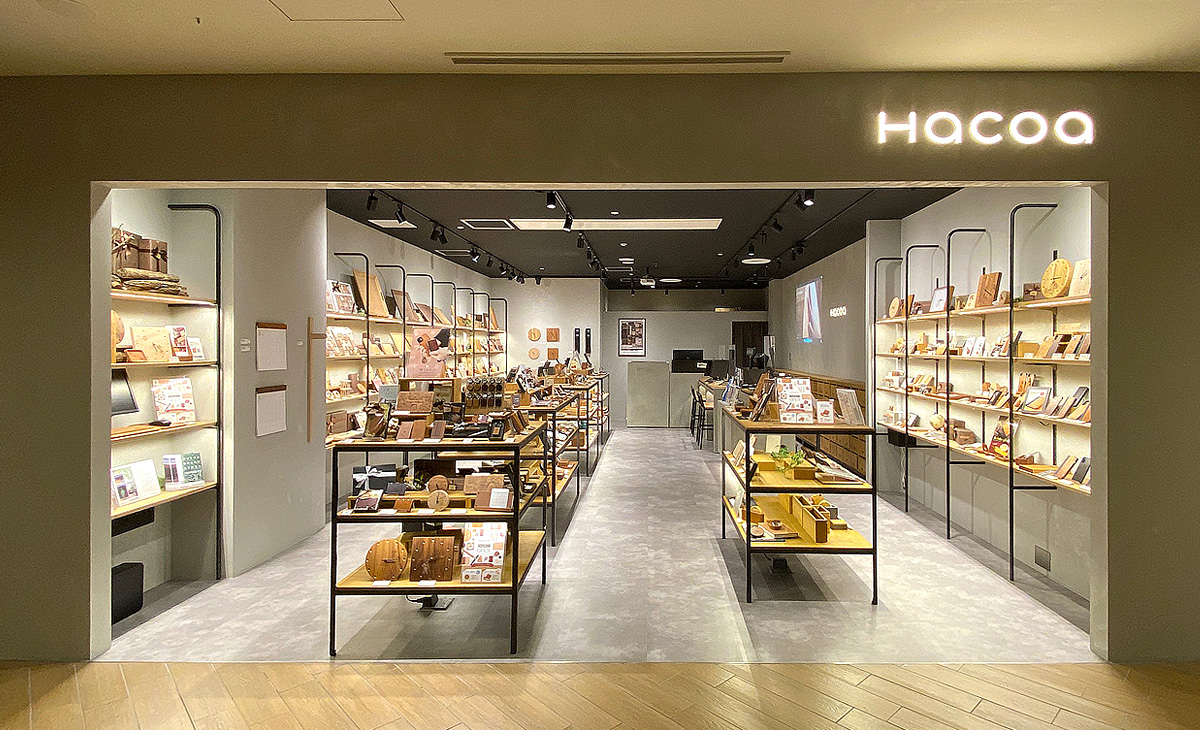 なんばパークス店　木製デザイン雑貨ギフトショップ