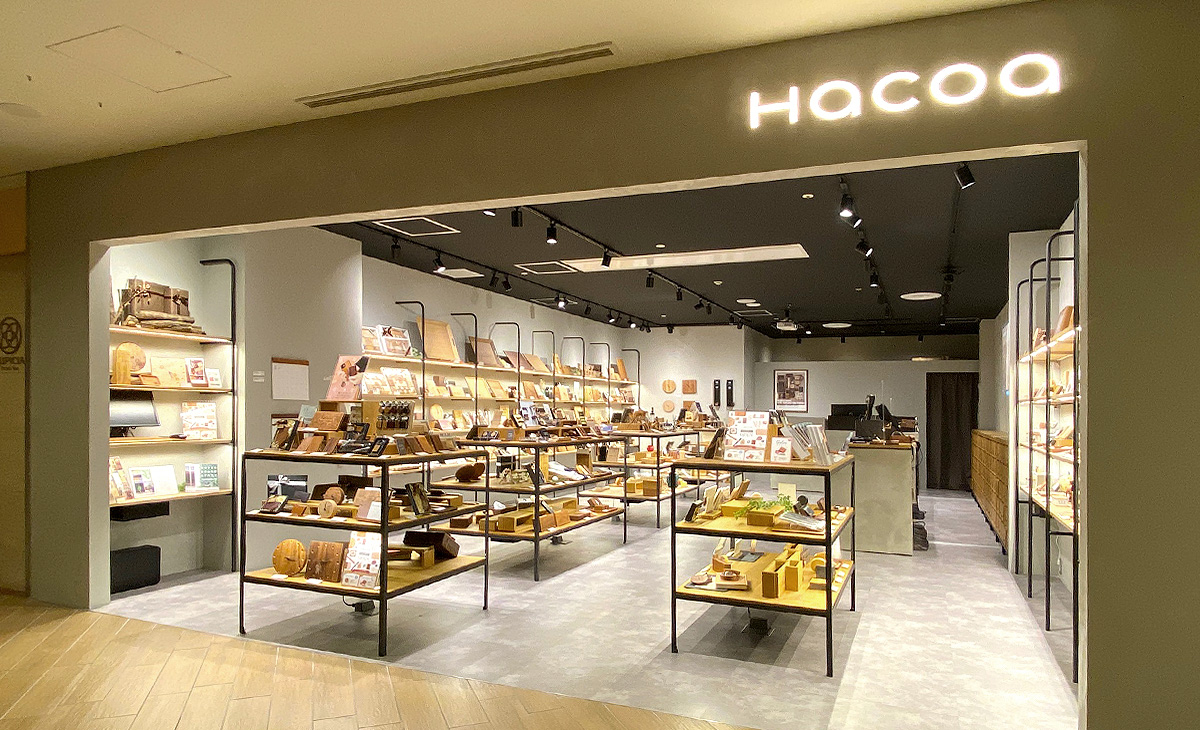 なんばパークス店　木製デザイン雑貨ギフトショップ