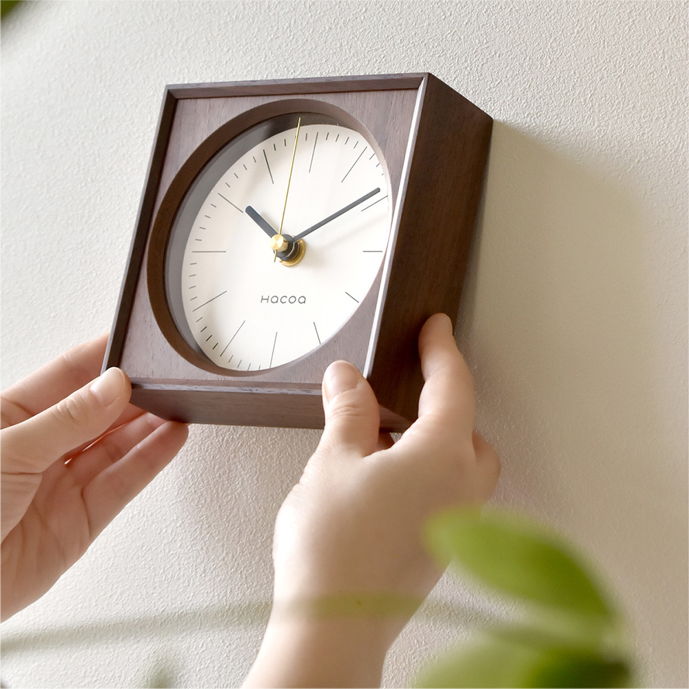 どこか懐かしさを感じるレトロモダンな木製時計 「Frame Clock Mini」
