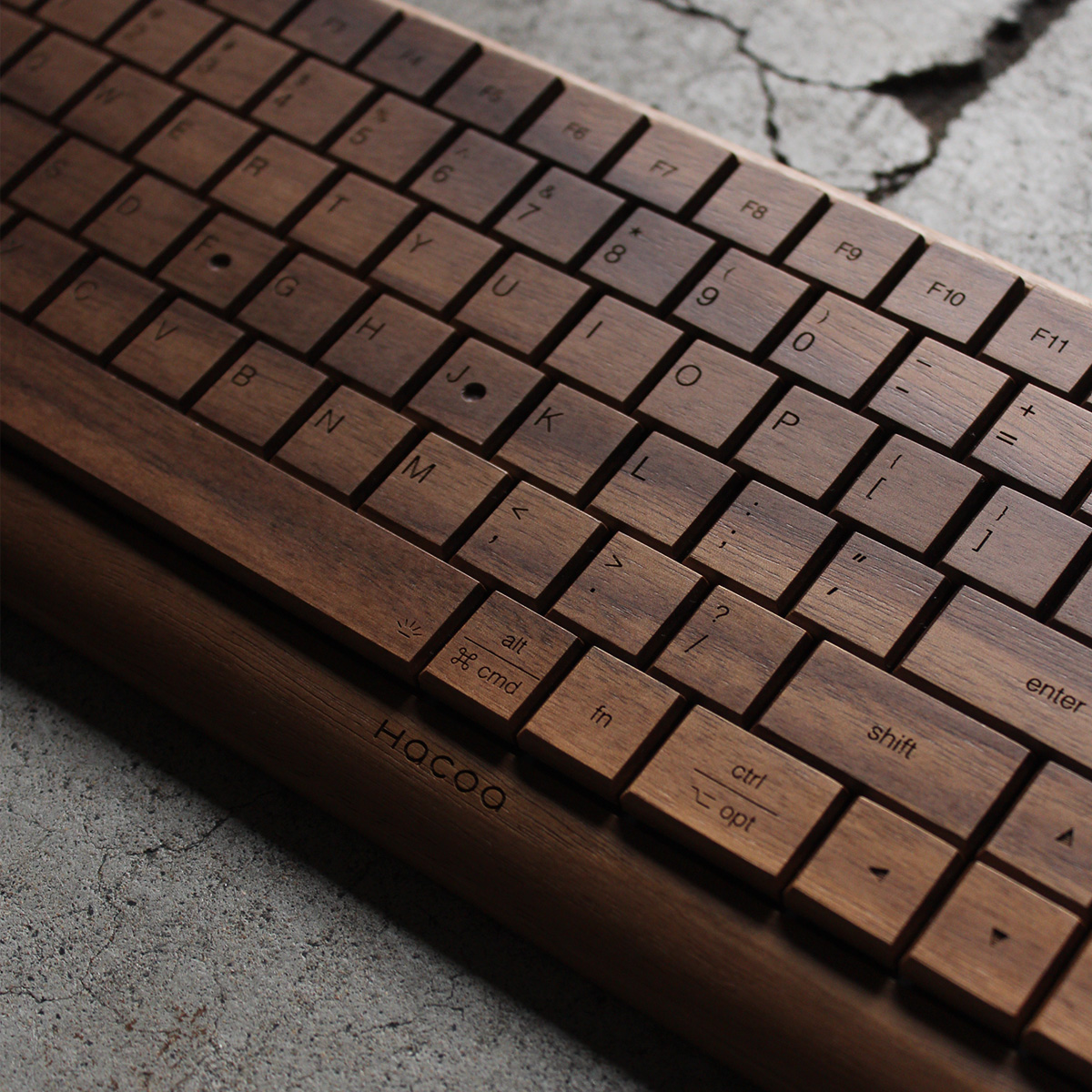 【ワイヤレスモデル】無機質なパソコン周りに温もりをプラスする木製キーボード「Full Ki-Board Wireless」