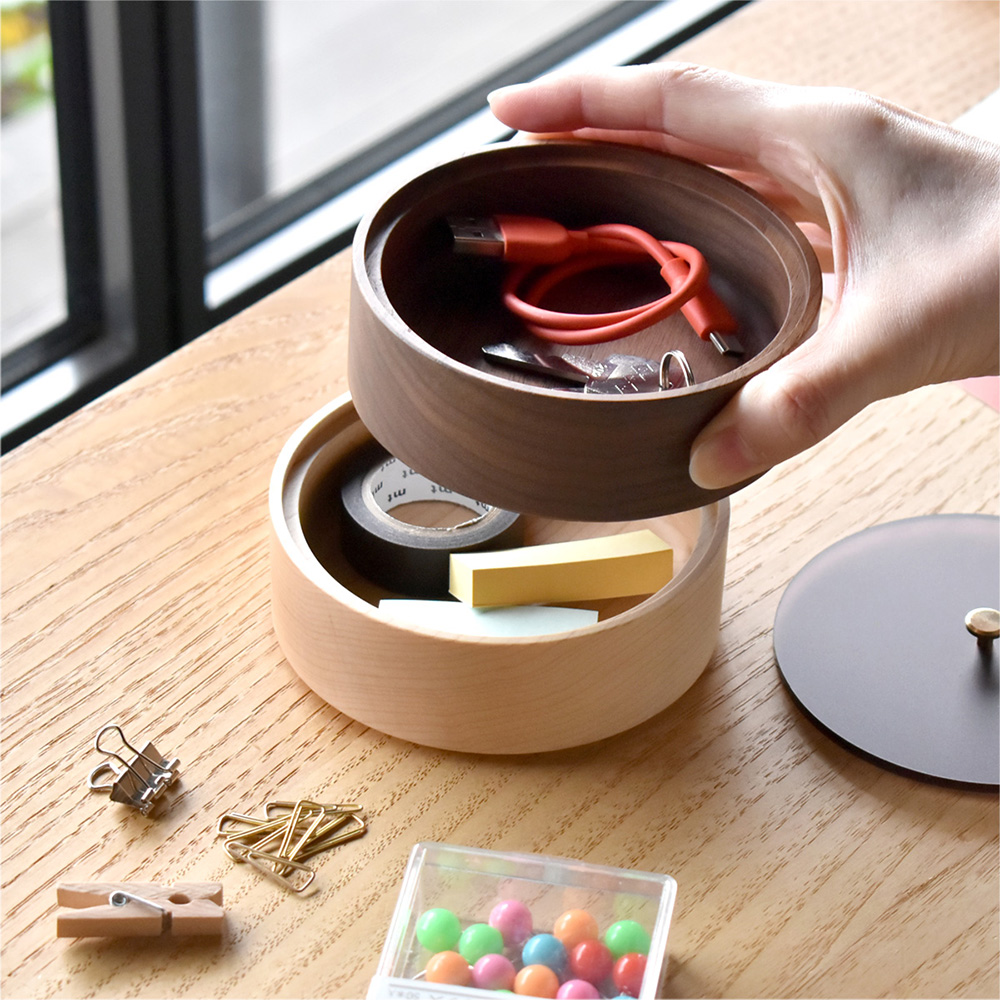 自分好みにカスタマイズできる木製の小物入れ「Stackable Round Case」