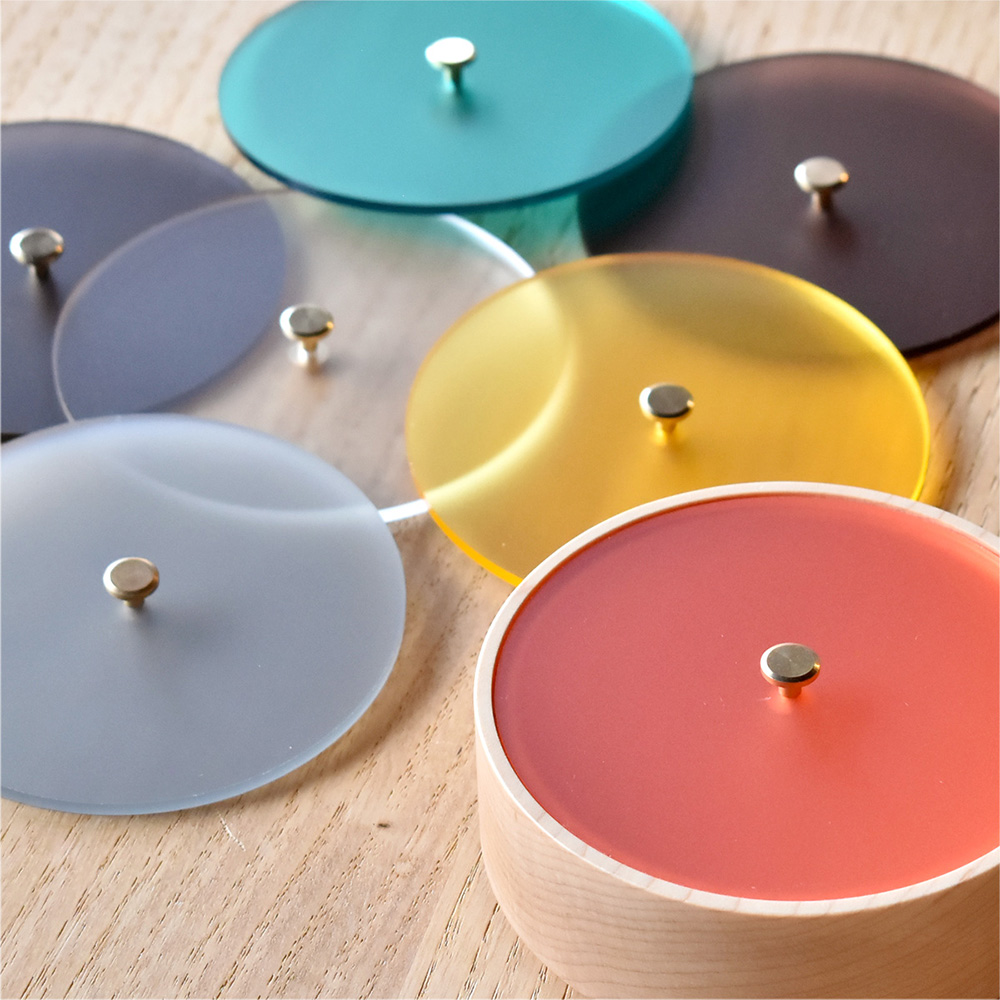 自分好みにカスタマイズできる木製の小物入れ「Stackable Round Case」