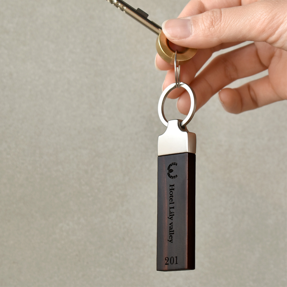 「KEYRING 002」銘木の美しさをプラスした木製キーホルダー・キーリング