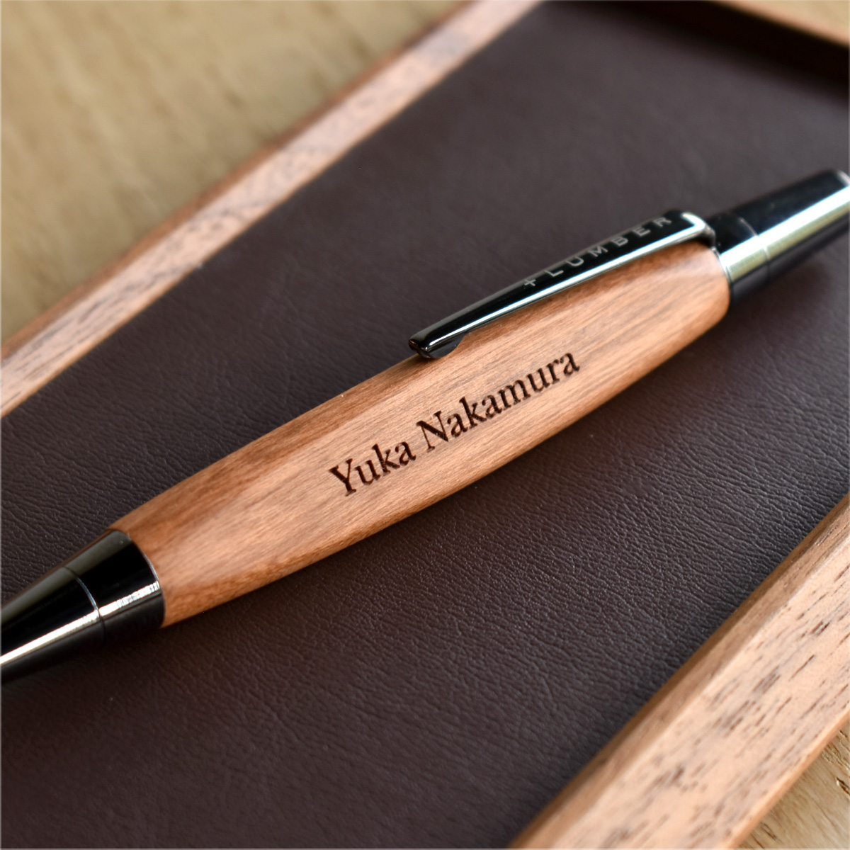銘木をプラスしたボールペン「TRIANGLE BODY BALLPOINT PEN」