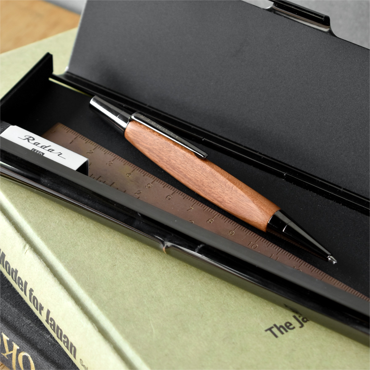 銘木をプラスしたボールペン「TRIANGLE BODY BALLPOINT PEN」