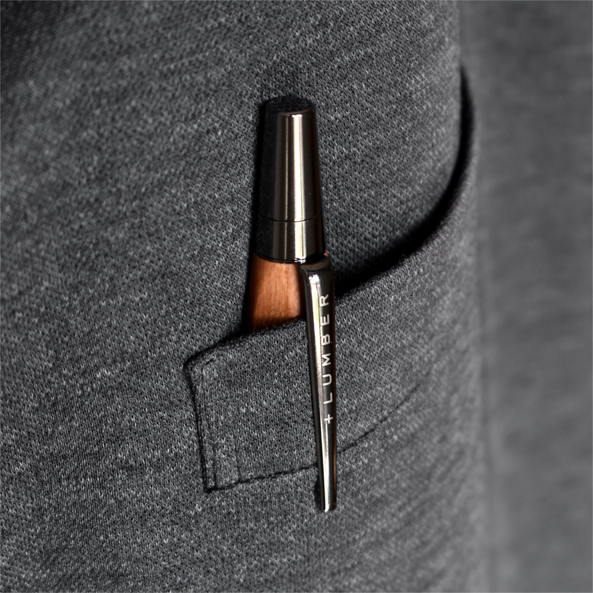 銘木をプラスしたボールペン「TRIANGLE BODY BALLPOINT PEN」