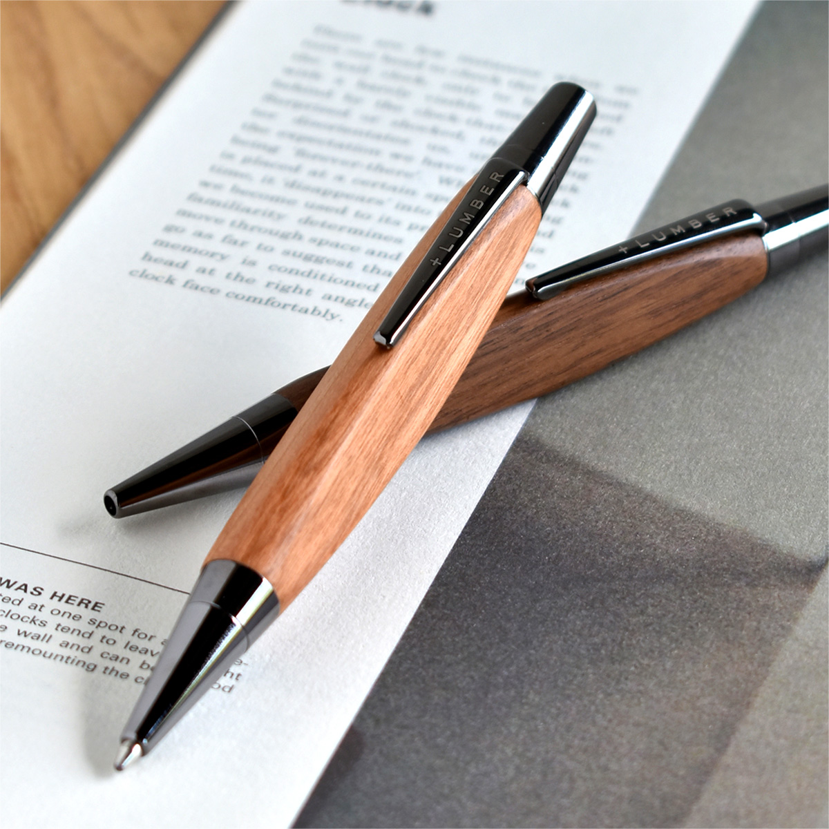 銘木をプラスしたボールペン「TRIANGLE BODY BALLPOINT PEN」