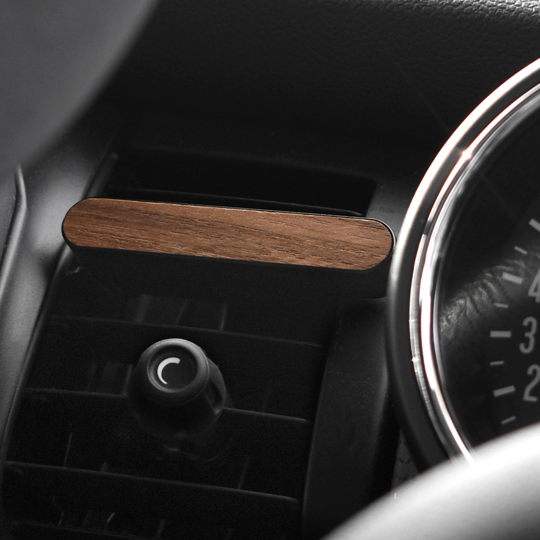 新商品 心安らぐ香りと木の温もりで、上質ドライブ「Car Fragrance」