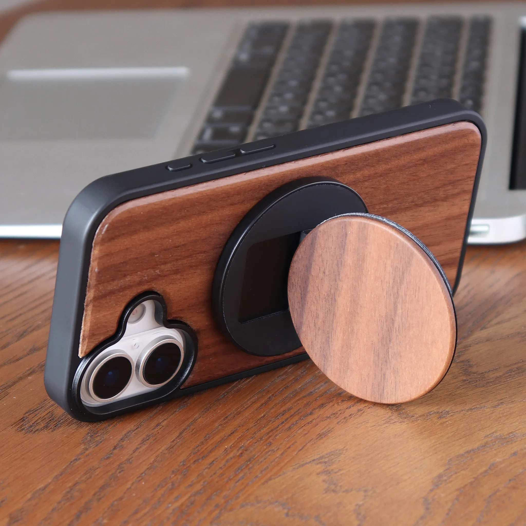 木製iPhoneケースとMag Fold Stand