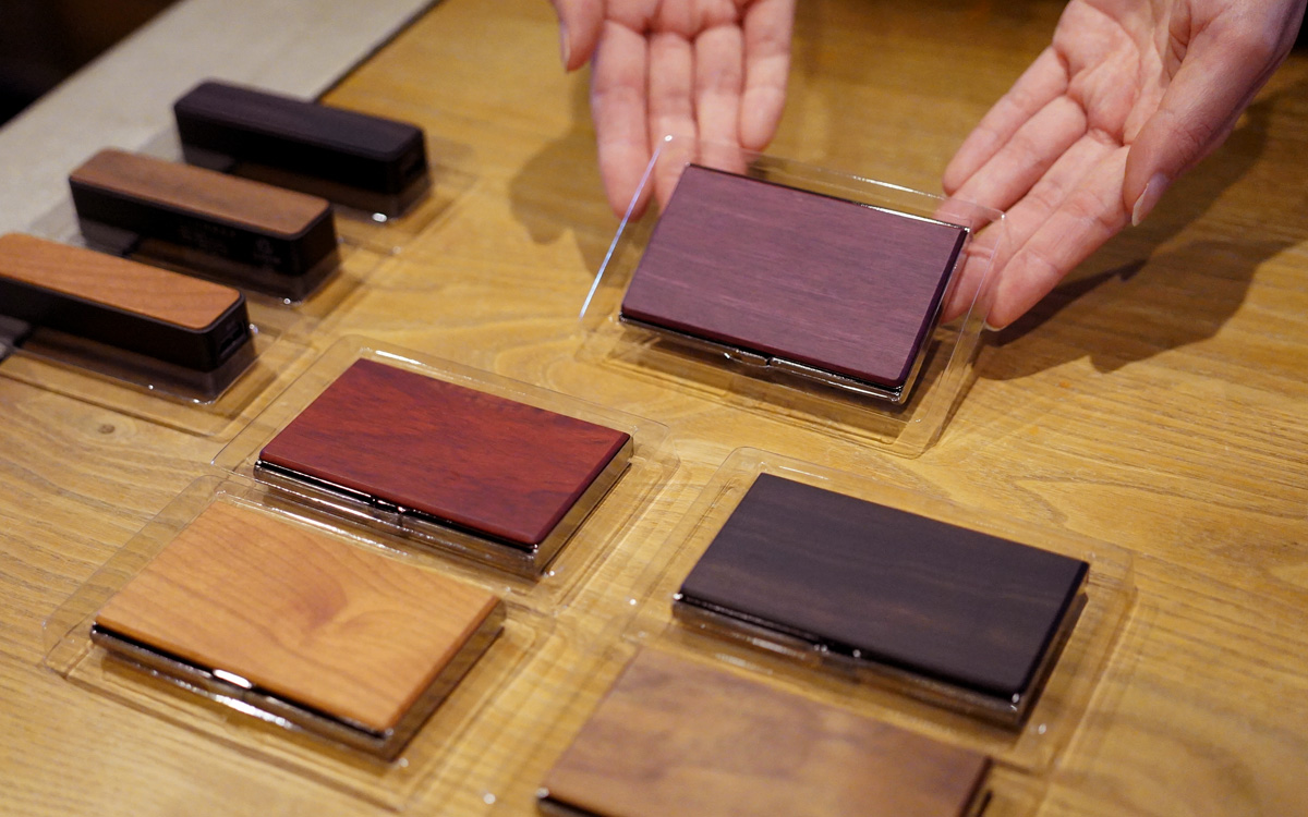 世界にひとつ、あなたの“カタチ”を木に刻む