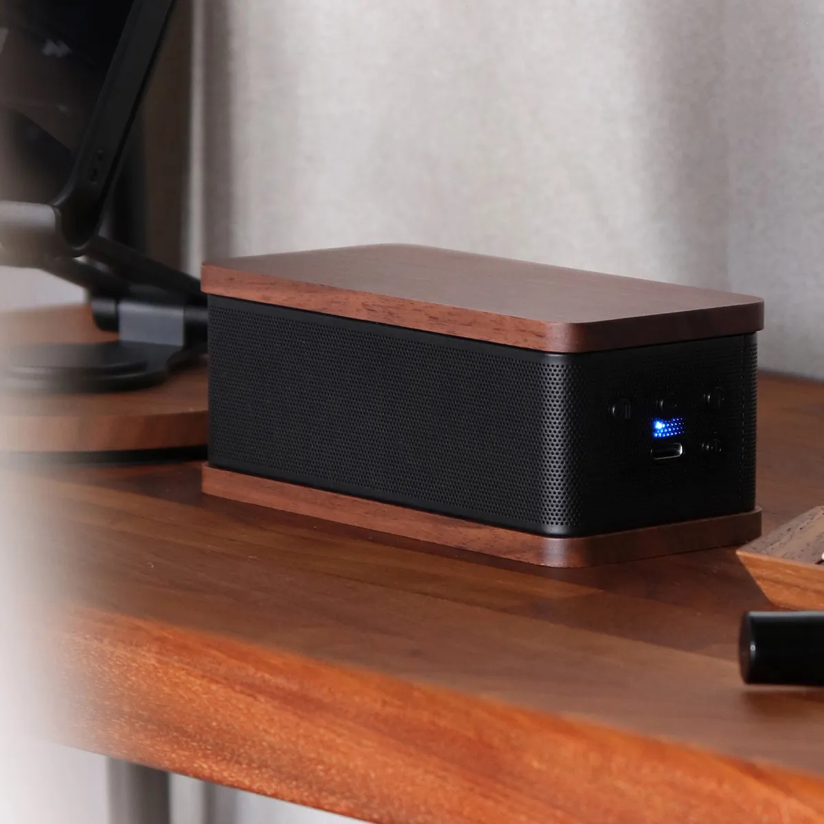 【待望の再入荷】音楽を楽しみ、空間を彩る。木製Bluetoothモバイルスピーカー「MOBILE SPEAKER」